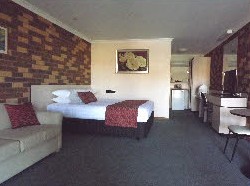 Highway Inn Motel - Accommodation Burleigh