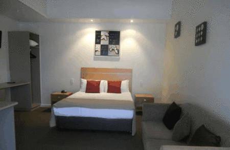 Burkes Hotel Motel - Accommodation Burleigh